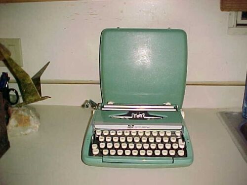 SMITH CORONA CORSAIR - MINT GREEN PORTABLE TYPEWRITER - MADE IN ENGLAND