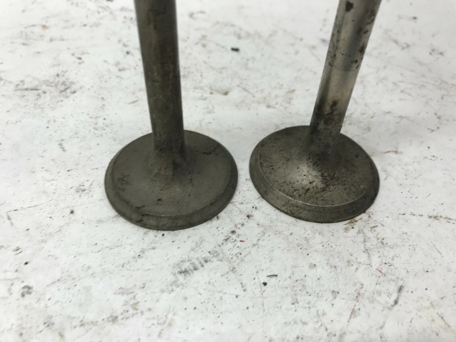 NOS lot 2 ENGINE Exhaust VALVES HARLEY DAVIDSON PANHEAD FL, EL 194857