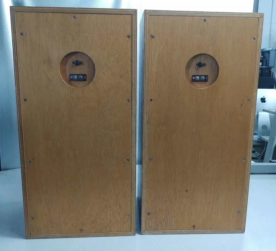 Altavoces de piso Wharfedale de colección Foto 3 de 4