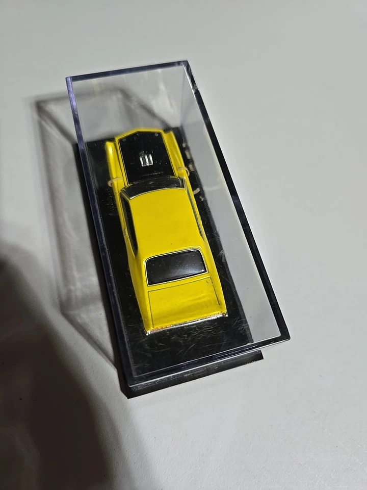 Ford Torino 71 2000 Hot Wheels 100 % caja negra cupé amarillo con capó negro y RR CASI NUEVO Foto 2 de 4