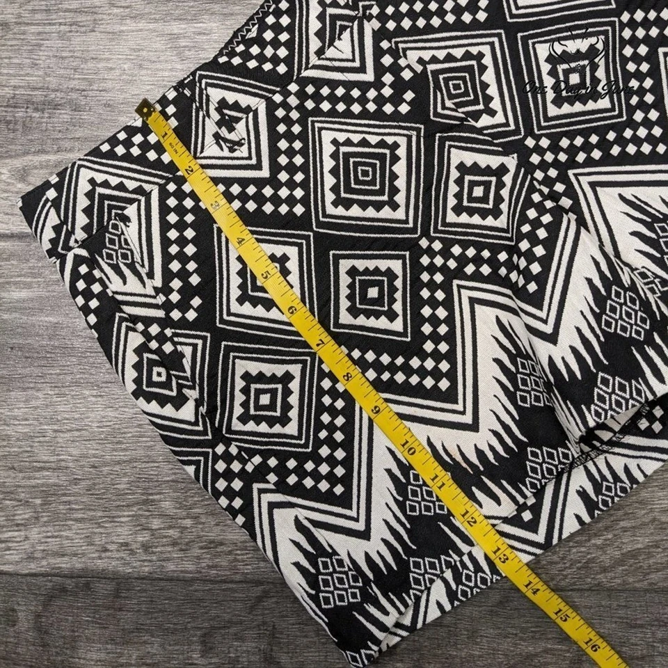 Dalia Collection Geometric Chino Shorts Size 4 - Image 4 of 4