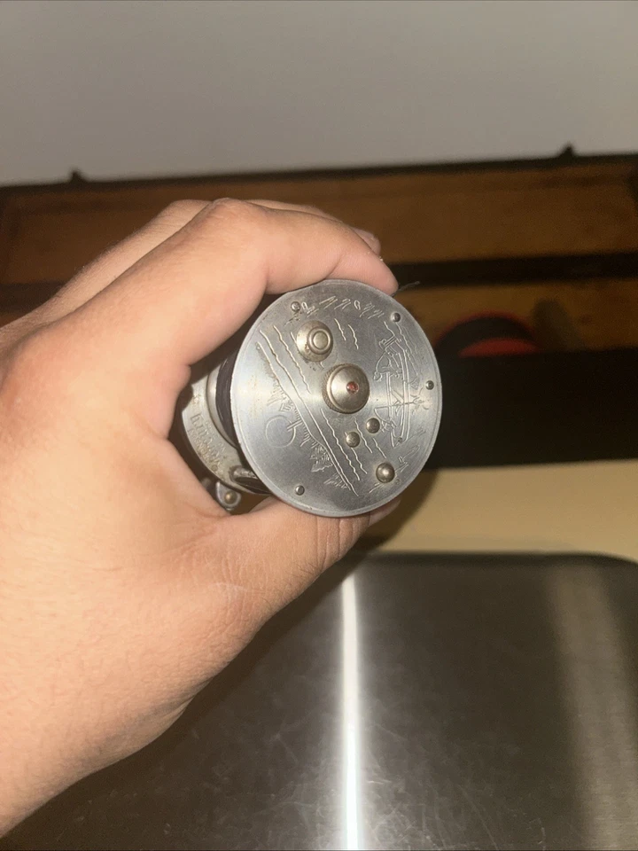 Kit de carrete de fundición de cebo grabado vintage X2 Bronson Mercury modelo 2550 Foto 4 de 4