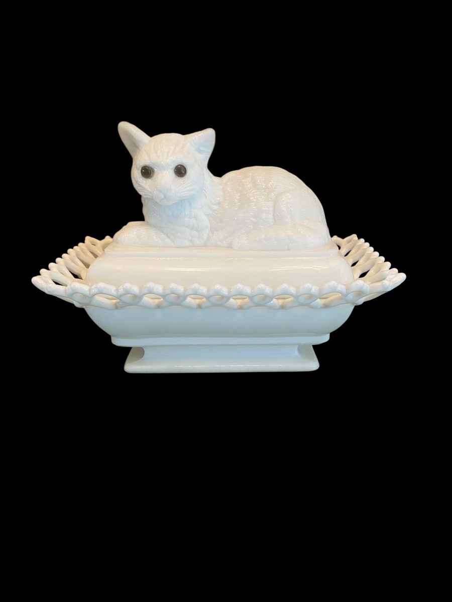 Vintage Westmoreland Milk Glass Cat Rectangular Covered Candy Dish