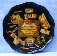 22628. &Auml;lteres Tablett mit Etiketten Cinzano etc. schwarz  Kayser  28 cm Vintage