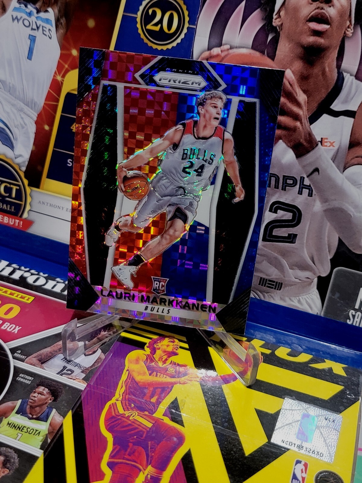 2017-18 Prizm Lauri Markkanen Red White Blue Prizm Rookie RC #247 Bulls