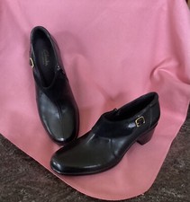 Clarks Side-Zip Shooties Womens Size 8M Black Leather Business Dress Loafer