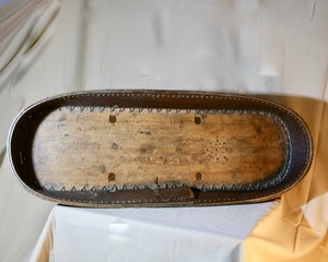 Landhaus Dekoration Wiege Baby antik Babytrage Babybett Volkskunst Holz