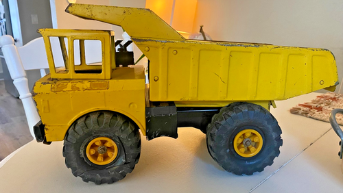 Vintage 1970s Tonka Toys - Mighty Tonka Dump Truck No. 3900 w/ Original Box - Picture 2 of 6