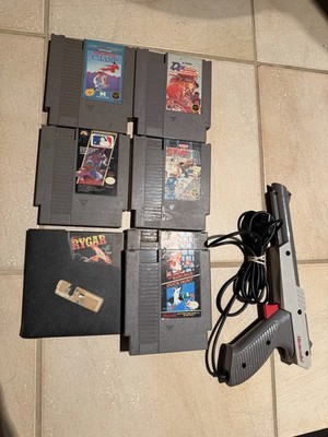 Nintendo NES Renegade Duck Hunt Game Bundle With Zapper Gun