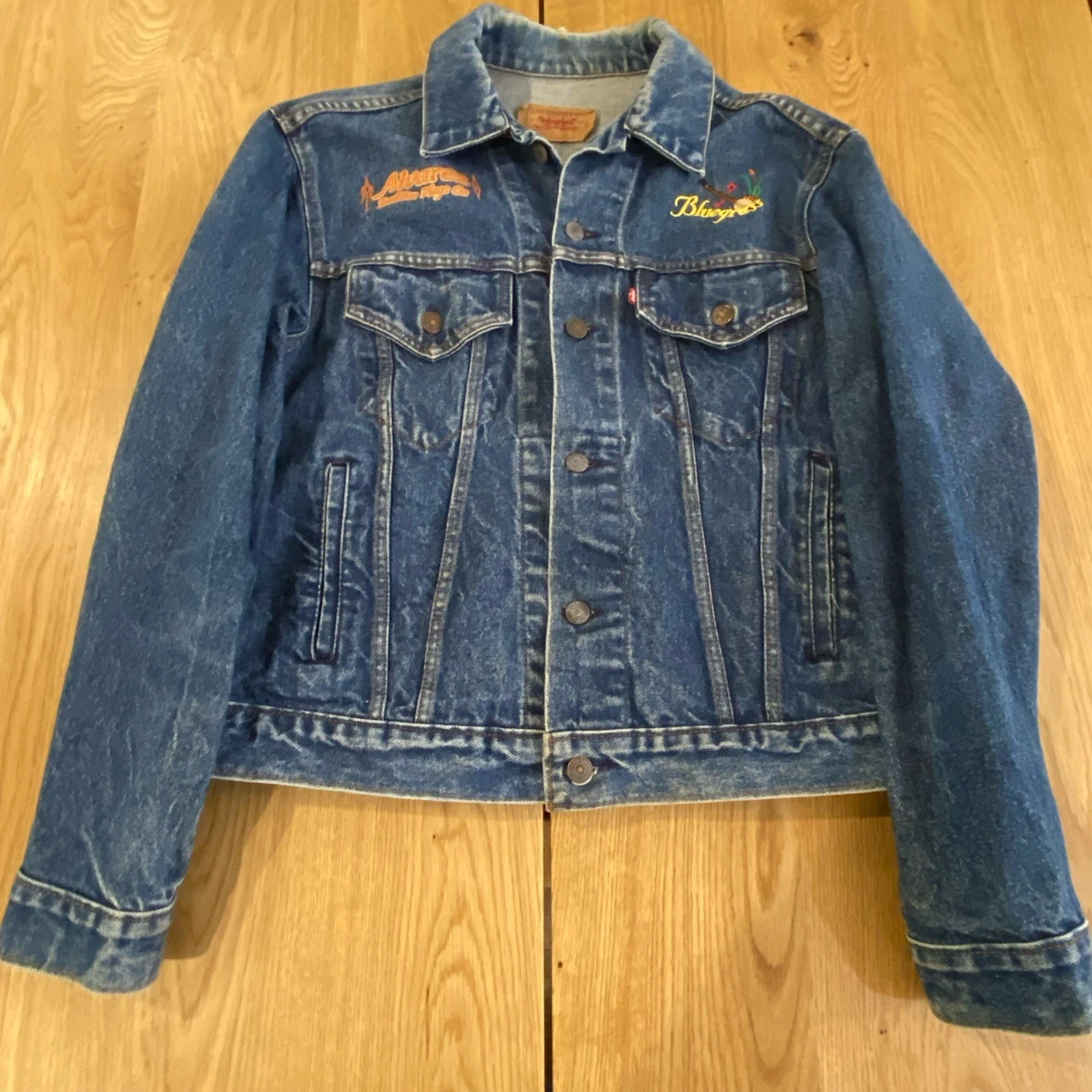 Vintage Levis Denim Trucker Jacket Men 40 Country Music Embroidered Red Tag USA