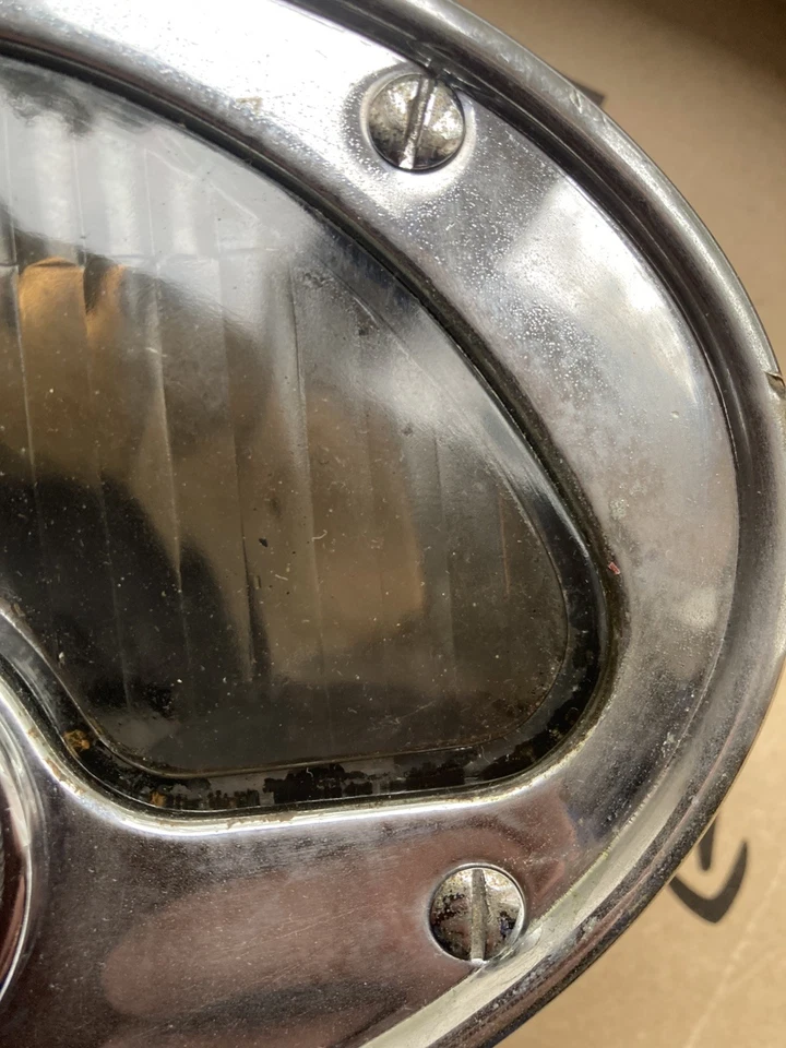 Luz antiniebla delantera vintage de coche clásico con forma ovalada hecha por Lucas para Vauxhall - Imagen 4 de 4