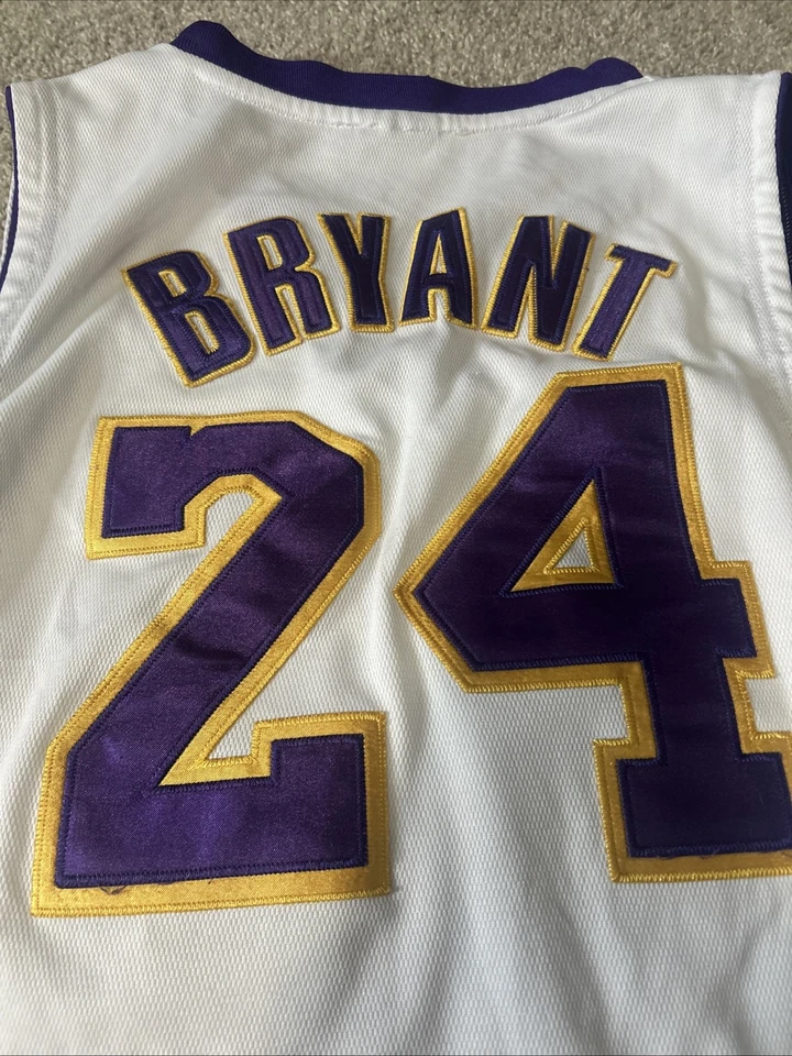 100% Authentic Kobe Bryant Adidas 2009 NBA Finals Lakers Jersey Size XL Mens 54 - Image 3 of 4