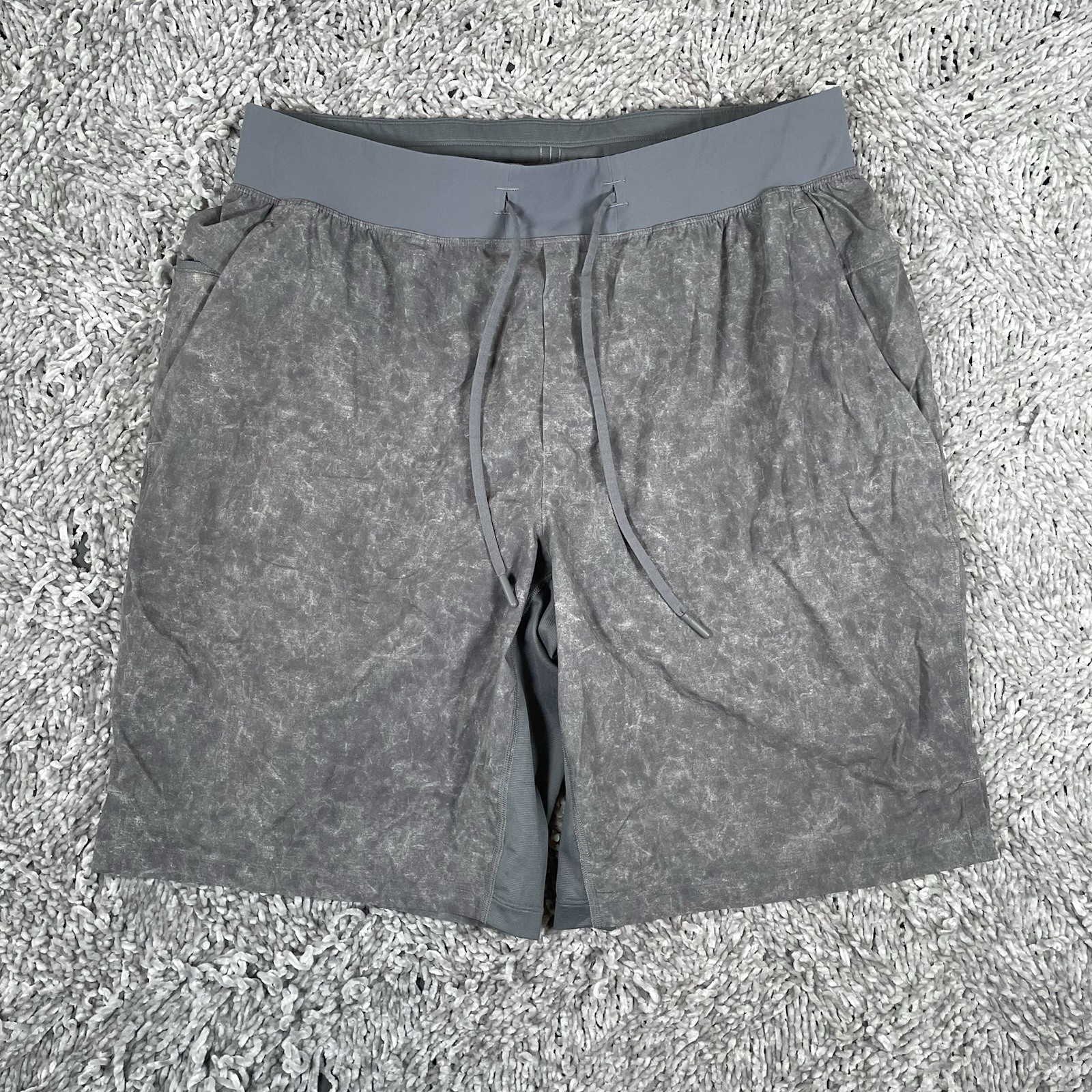 Lululemon T.H.E. Short Men's Large Gray Lined Stretch Activewear Gym Running