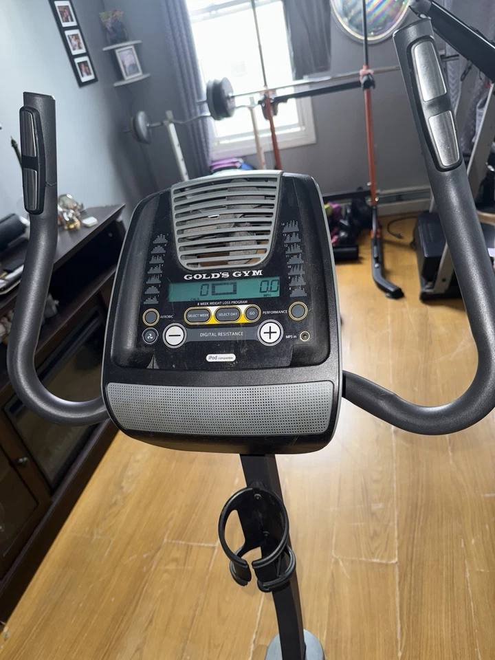 Bicicleta estacionária Golds Gym Cycle Trainer 290 C preta com monitor e manual usada - Imagem 2 de 4