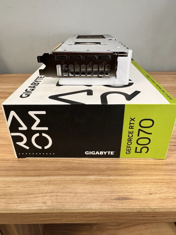 GIGABYTE - NVIDIA GeForce RTX 5070 AERO OC 12G GDDR7 PCI Express 5.0 Used - Image 4 of 4
