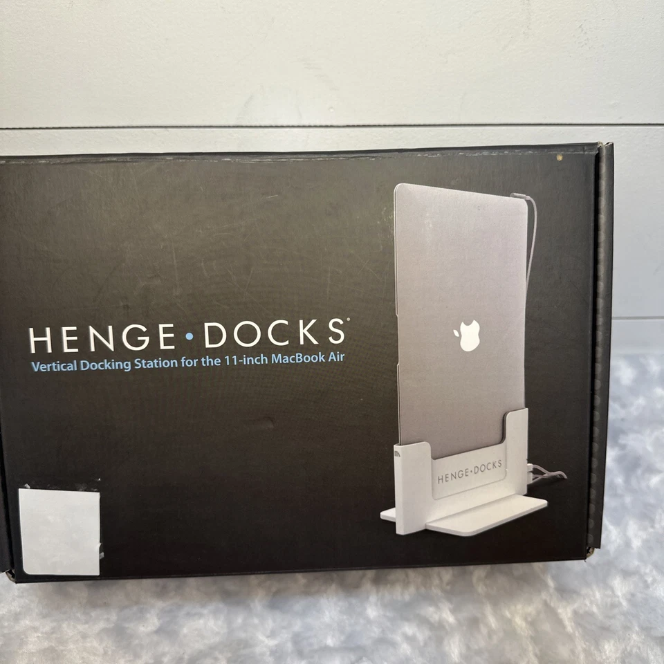 Henge Docks HD01VB11MBA For 11" MacBook Air Vertical Docking Station No Cords - Image 3 of 4