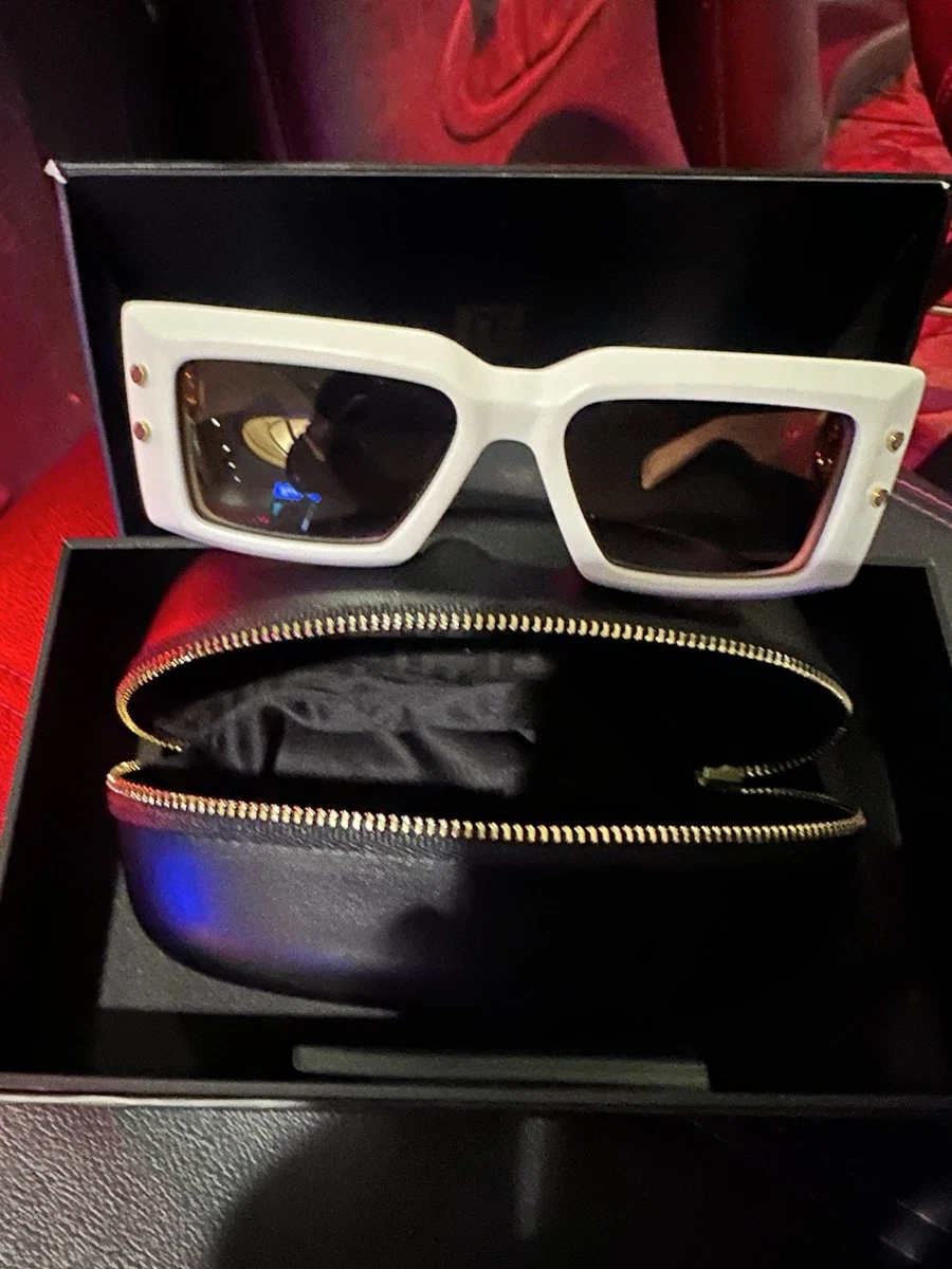 Balmain Plastic Frame Square Sunglasses for Women for sale  display picture 3