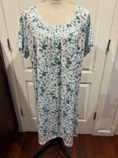 Women Short Sleeve White Nightgown Blue Floral 3 button front M 38"L x20"W