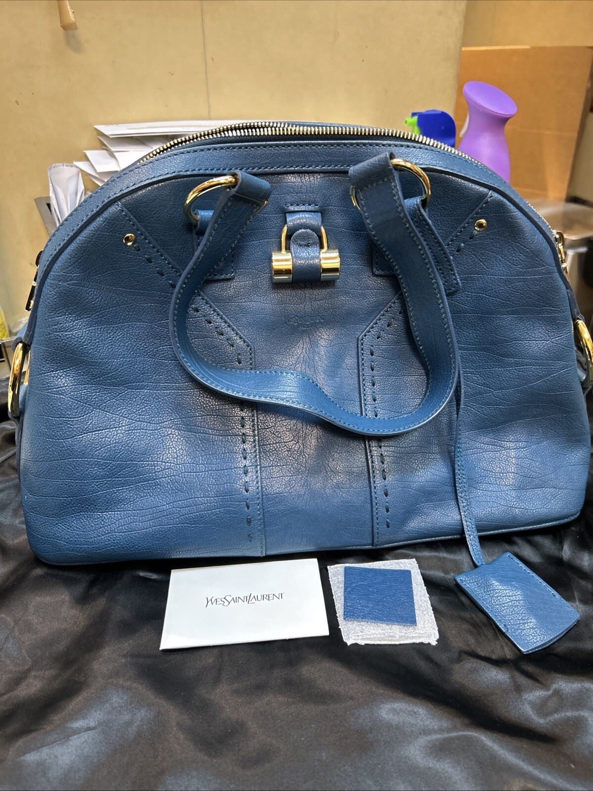 Borsa a tracolla Yves Saint Laurent YSL M in pelle blu
