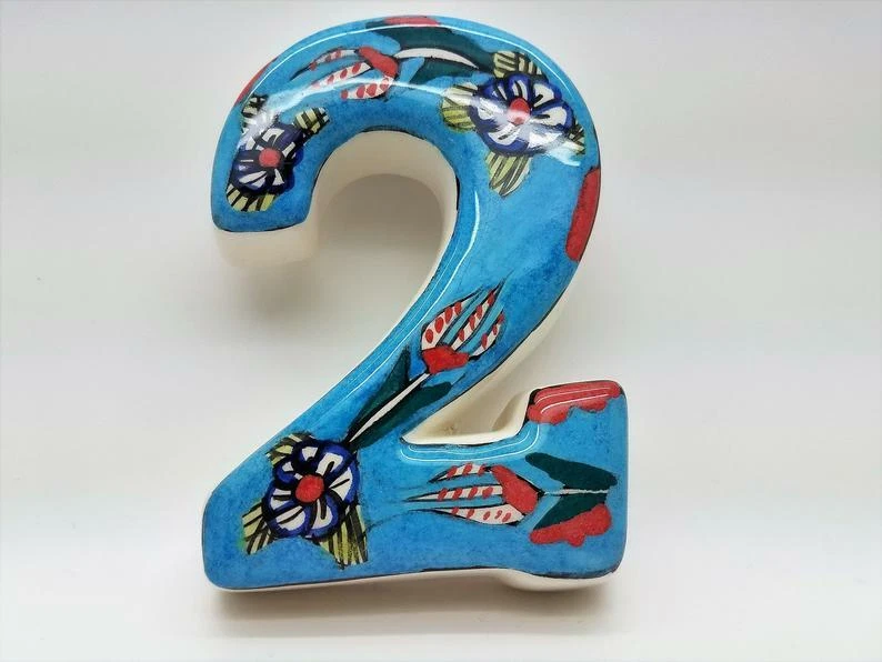 Azulejo número cerámica mediterráneo hecho a mano azul claro Foto 3 de 4