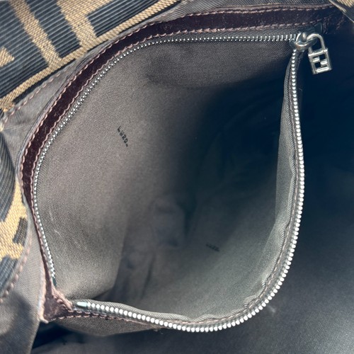 Borsa a tracolla FENDI Mamma Baguette Zucca - Foto 13 di 24