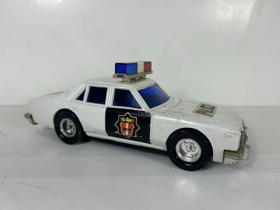 Coche de policía retro de juguete Arco años 80 vintage Foto 3 de 4