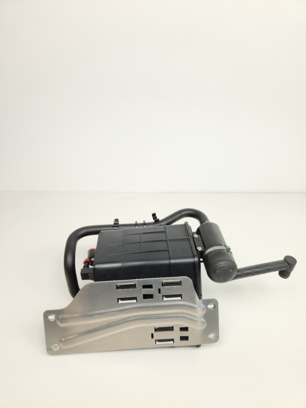 2015-2016 MCLAREN 650S SPIDER FUEL VAPOR EVAPORATOR CHARCOAL CANISTER W FILTER