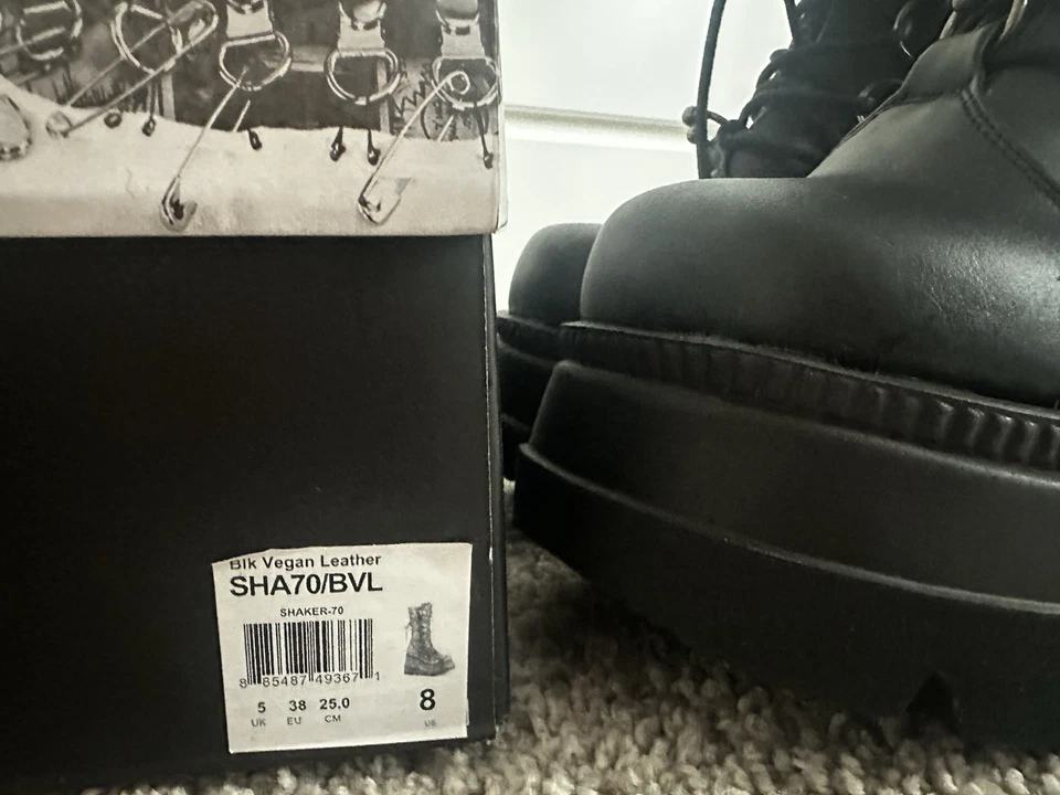 Demonia 女式 Shaker-70 靴子 8 码黑色厚底 Goth 从未穿过带盒 — 第 2/4 张图片