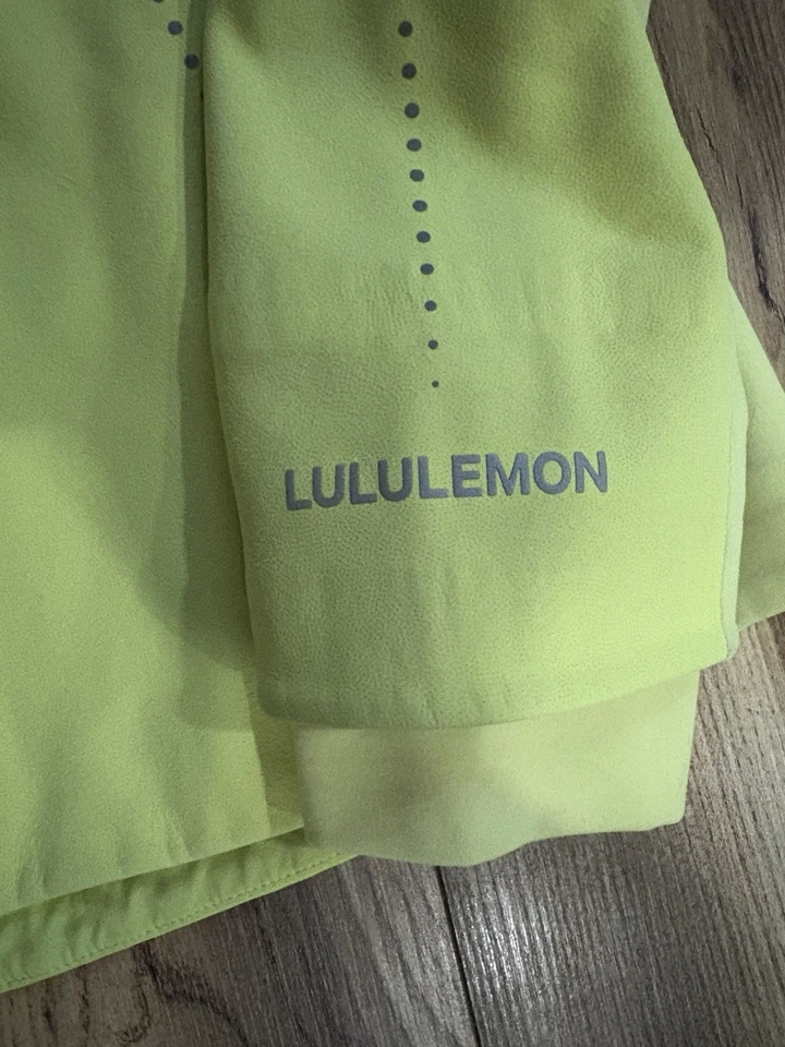 Lululemon Cross Chill 夹克 RepelShell 尺寸 6 电动柠檬运动外套 W4BOHS — 第 4/4 张图片