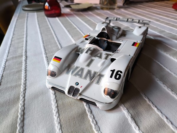 BMW réplica LE MANS '99 escala 1:16 blanco