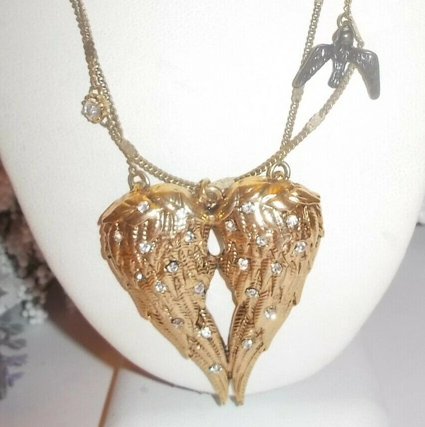 PRECIOSO COLLAR DE DOS HEBRAS ALAS DE ÁNGEL TONO CRISTAL Y ORO BETSEY JOHNSON Foto 3 de 4