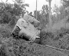 WW2 WWII Photo World War Two / US Army M4 Sherman Tanks Italy May 1944 760th TB