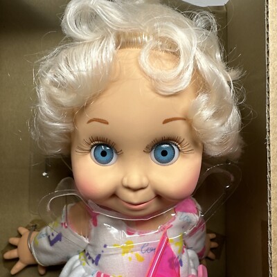 Dee Dee | * Dee Dee, a Galoob Baby Face vinly doll with 9 ar