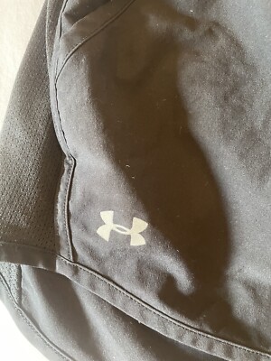black sports shorts under armour S