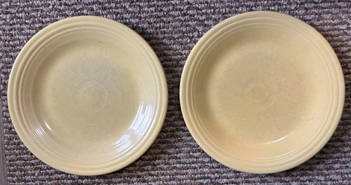 PAIR OF FIESTAWARE SUNFLOWER YELLOW DINNER PLATES (10.5 IN.) BY HOMER LAUGHLIN