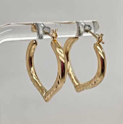 14k Yellow Gold 7/8  High  V  Shaped Pointed Diamond Cut Hoop Earrings 1.2 Grams