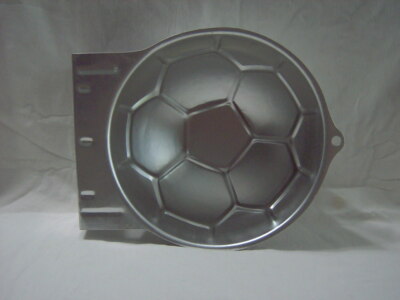 WILTON SOCCER SPORT BALL SHAPE CAKE PAN 2105-2044