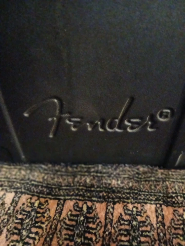 Fender USA American Stratocaster 2006 Rosewood Fretboard TSA 002 Hardshell Case - Image 4 of 4