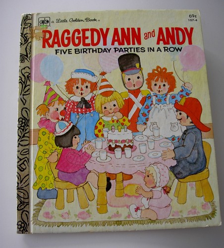 RAGGEDY ANN ANDY FIVE BIRTHDAY PARTIES & THE COOKIE SNATCHER 2 GOLDEN BOOK VGC - Picture 2 of 8