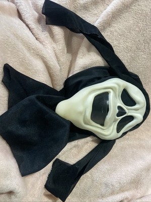 Scream Spoof Smiling Ghostface Halloween Mask Easter Unlimited Fun World 10''h