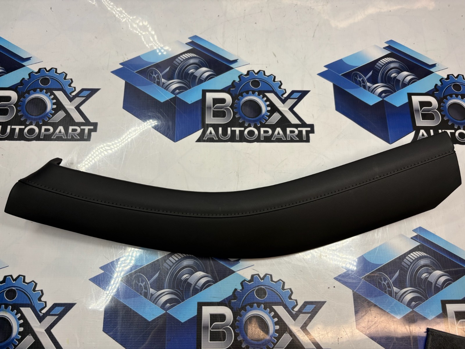 2020-2022 HYUNDAI PALISADE FRONT LEFT SIDE CENTER CONSOLE UPPER COVER TRIM OEM