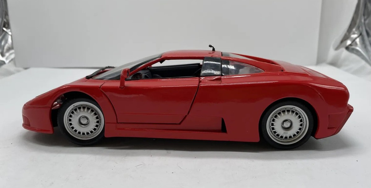 MAISTO BUGATTI EB110 SPECIAL EDITION SILVER 1:18 SCALE DIE