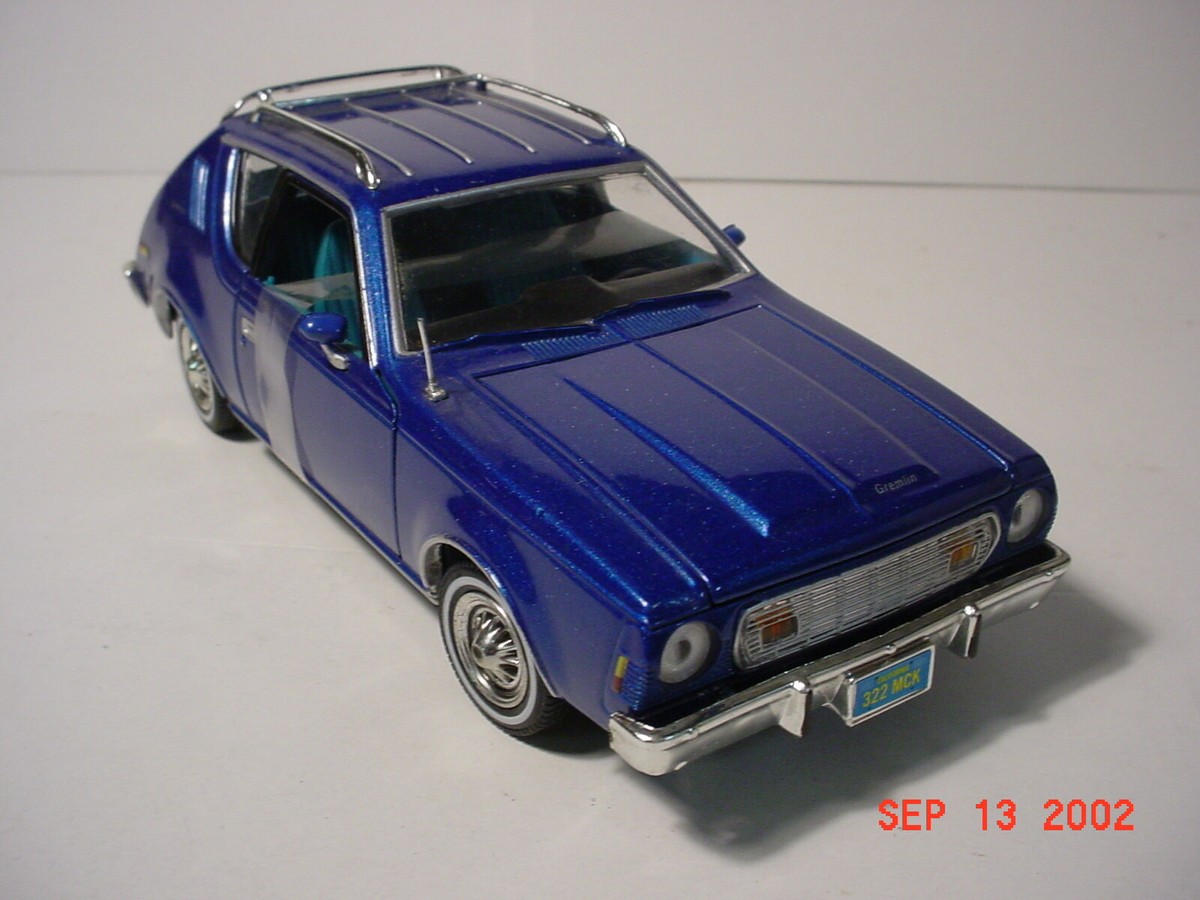 モーターマックス FC 1/24 1974 AMC グレムリン X 1974 AMC Gremlin X Blue with White Stripes and Roof Rack