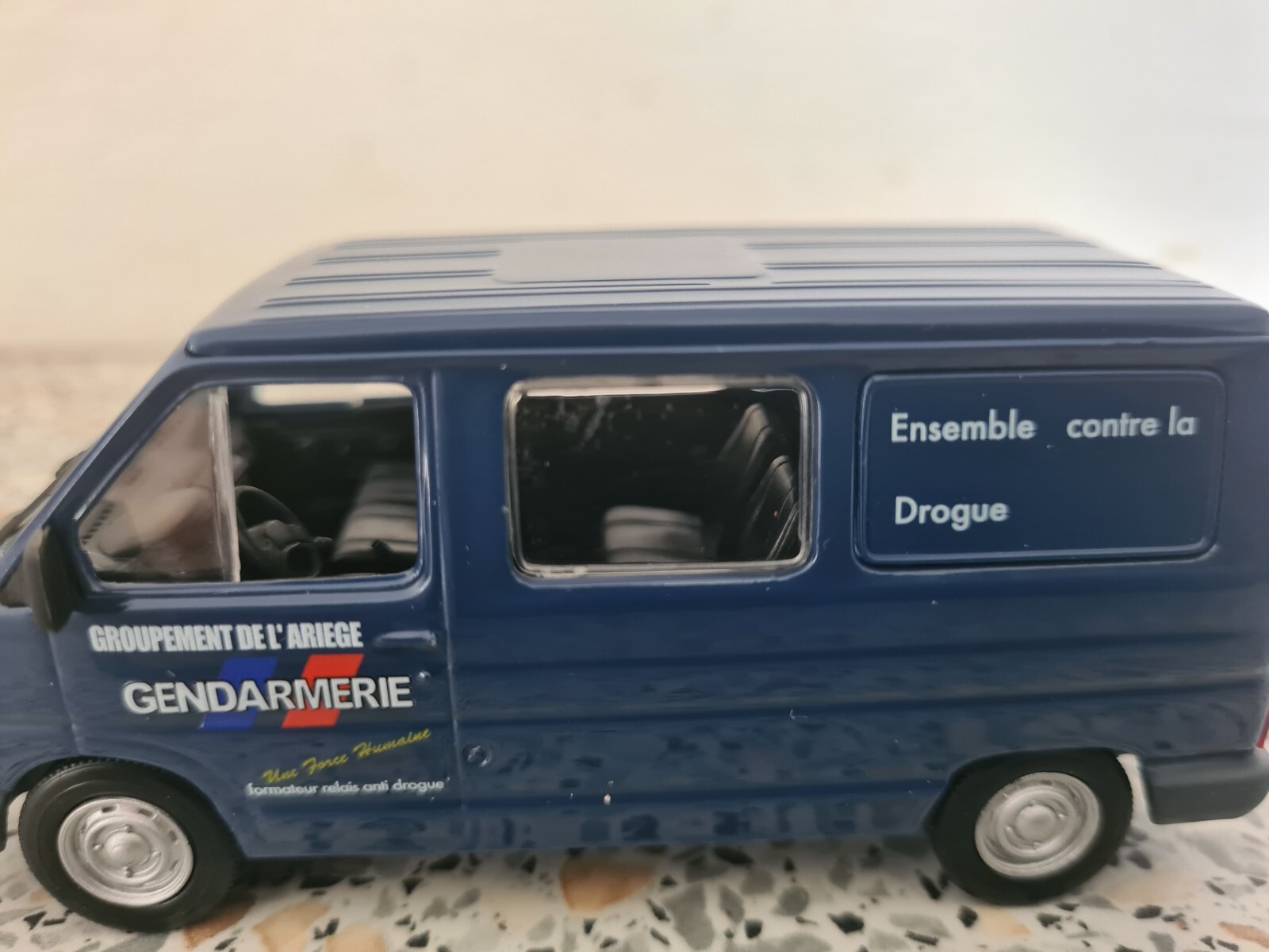 Renault Trafic Gendarmerie Ariège 1/43 NOREV - Voiture miniature Hachette forces de l'ordre