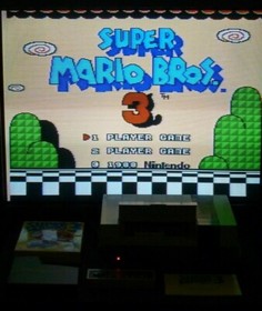 Ninetendo (NES) - Super Mario Bros. 3 (destra)