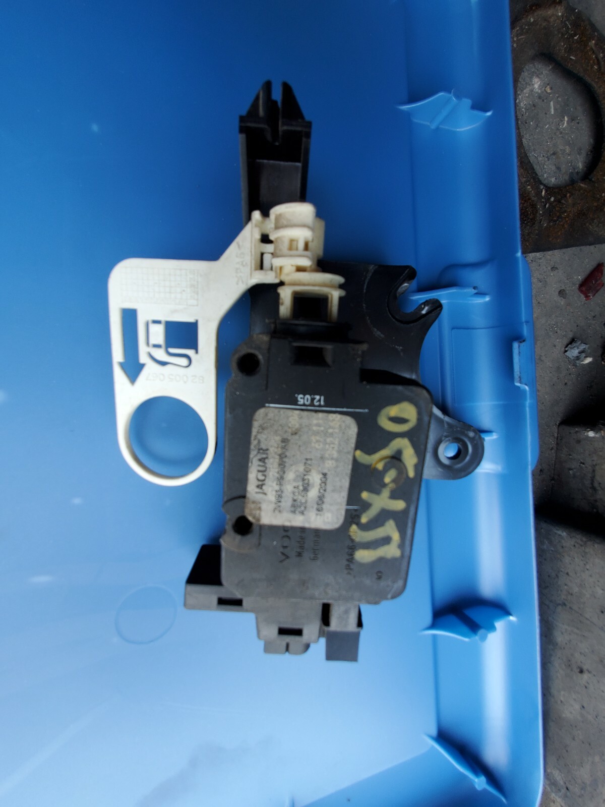 2004200520062007 JAGUAR XJ8 XJR VANDEN PLAS FUEL DOOR MODULE 2W93