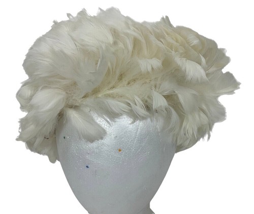 1960s Angel Designs Feather-Covered Cloche Hat, 1920s  display picture 2