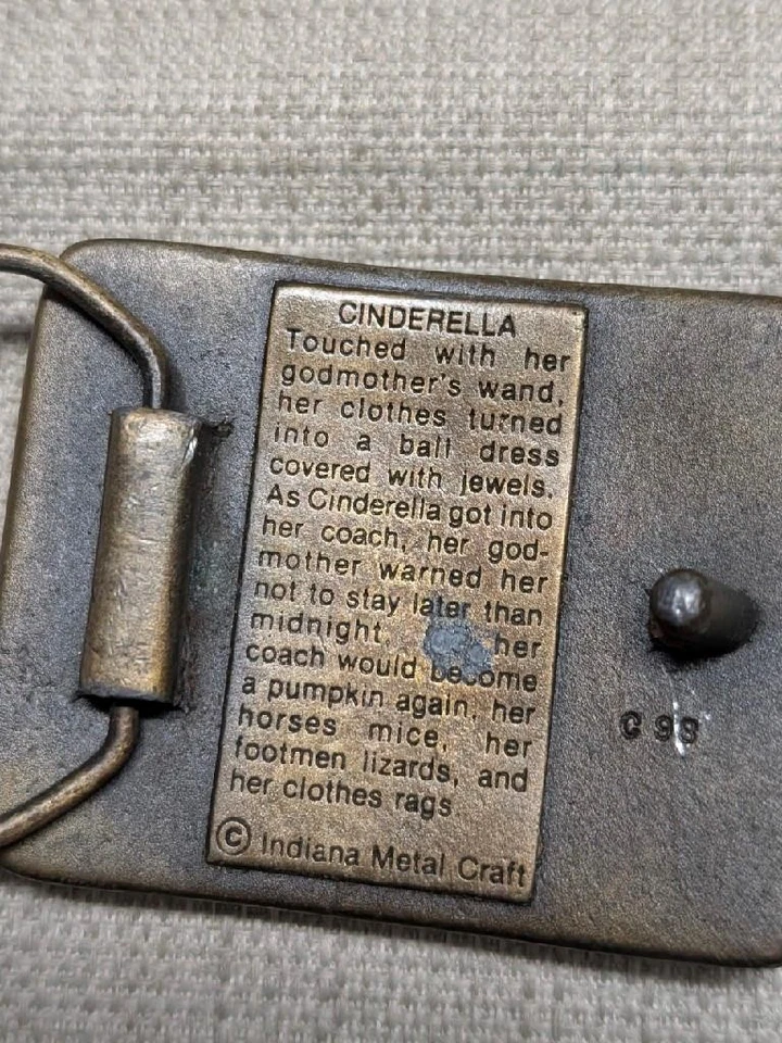 Cinturón vintage años 70 bucke Cenicienta cuento de hadas LATÓN MACIZO vaquero occidental Disney Foto 4 de 4