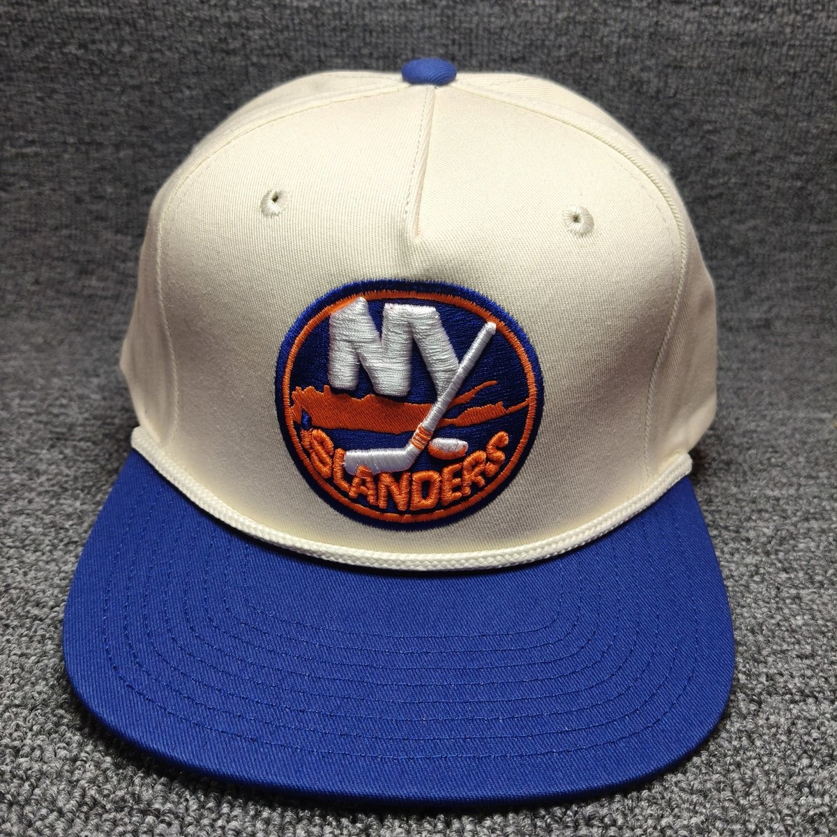 Mitchell & Ness New York Islanders NHL White Blue Snapback Cap