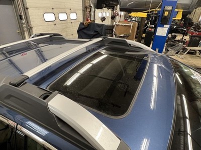 (LOCAL PICKUP ONLY) Roof Glass Wagon Outback Fits 20-25 LEGACY 235071